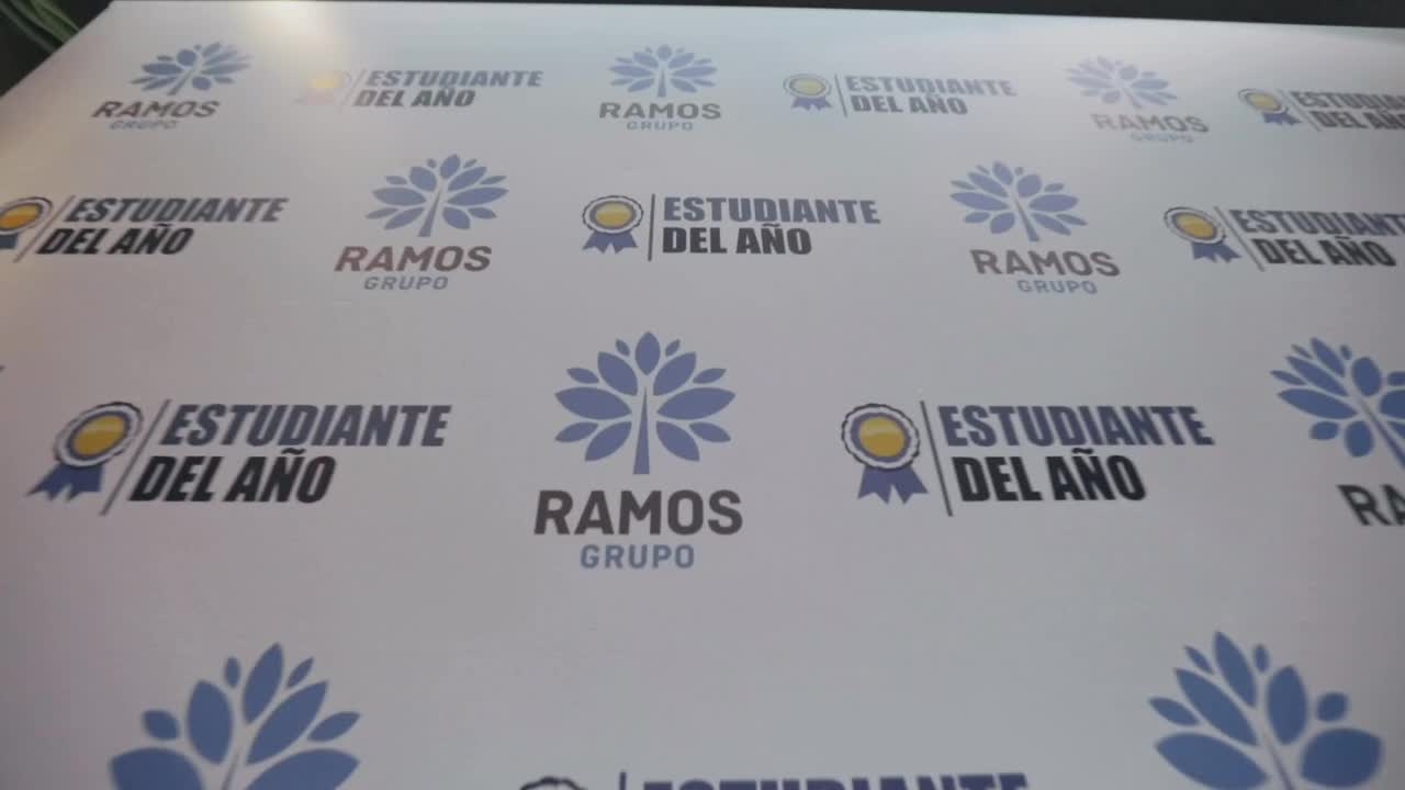 Grupo Ramos reconoce a 107 estudiantes meritorios 